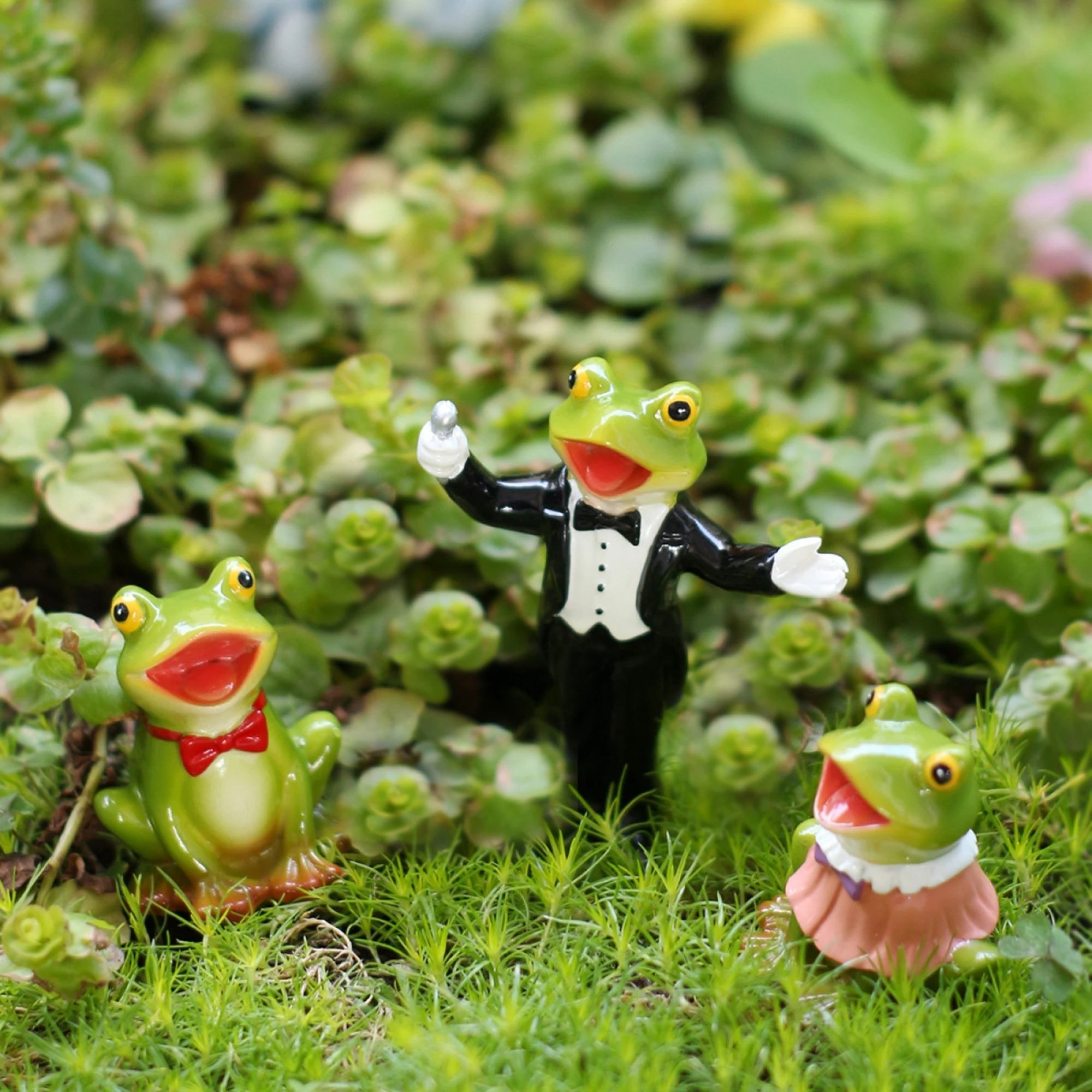 3 Pcs Frog Choir Figurines Charming Animal Sculptures with Tuxedo and Dress Designs for Garden Yard Patio Lawn Decor
3 Pcs Frog Choir Figurines Charming Animal Sculptures with Tuxedo and Dress Designs for Garden Yard Patio Lawn Decor