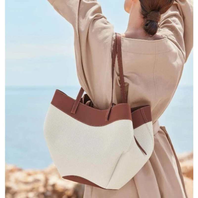 New high-end knitted spliced hand-held wing single shoulder large capacity tote bag
New high-end knitted spliced hand-held wing single shoulder large capacity tote bag