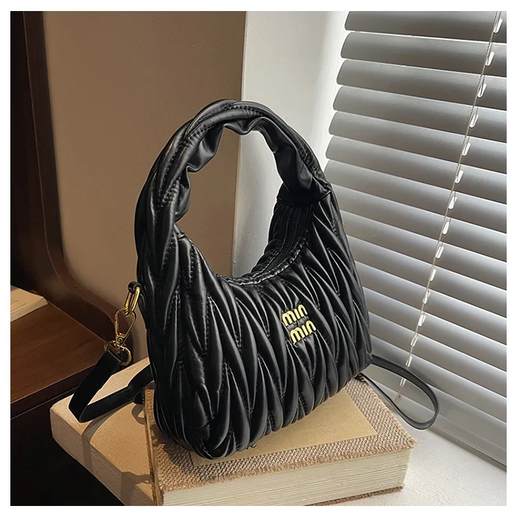 Fashionable Niche Embroidered Thread Handbag - Women's Versatile Crescent Messenger Bag, Premium Light Luxury Commuter Design
Fashionable Niche Embroidered Thread Handbag - Women's Versatile Crescent Messenger Bag, Premium Light Luxury Commuter Design