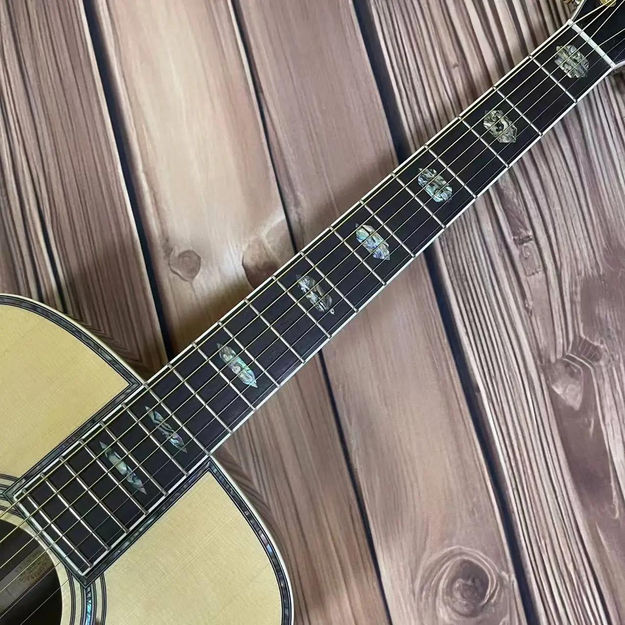 D45 series 41 inch solid wood profile glossy paint acoustic acoustic guitar
D45 series 41 inch solid wood profile glossy paint acoustic acoustic guitar