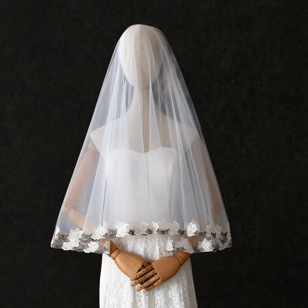 Reflective Rose Applique Trim Blusher Veil Short Wedding Veils Head Accessory For Girlfriend Exquisite Bridal Tulle Flower Edge
Reflective Rose Applique Trim Blusher Veil Short Wedding Veils Head Accessory For Girlfriend Exquisite Bridal Tulle Flower Edge
