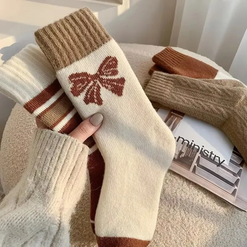 4 Pairs of Cashmere Socks for Women Autumn and Winter Plus Velvet Thickened Mid-tube Socks Warm Long Socks
4 Pairs of Cashmere Socks for Women Autumn and Winter Plus Velvet Thickened Mid-tube Socks Warm Long Socks