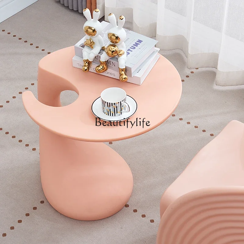 Nordic creative small side table simple modern living room sofa special-shaped coffee table personalized bedside table
Nordic creative small side table simple modern living room sofa special-shaped coffee table personalized bedside table