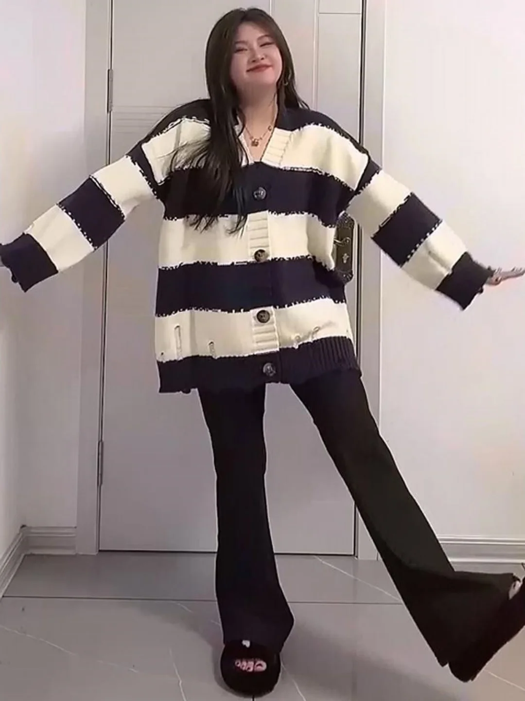 Retro Striped V-Ne Knitted Open Cardigan plus Size Faionable Loose Belly Covering Outerwear Super plus Size Sweater
Retro Striped V-Ne Knitted Open Cardigan plus Size Faionable Loose Belly Covering Outerwear Super plus Size Sweater