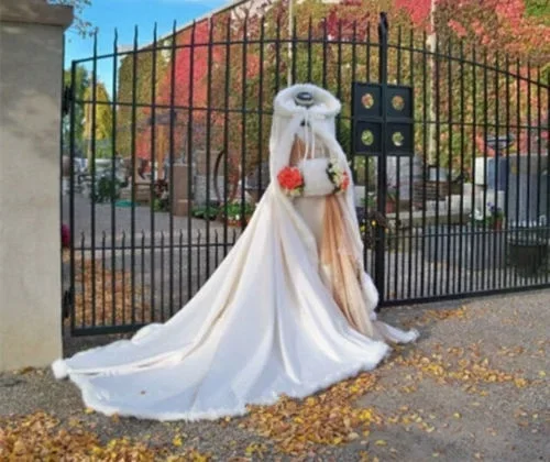Satin winter Hooded Faux Fur Bridal Cloak Jacket Wrap Coat Shawl white cape wedding accessory
Satin winter Hooded Faux Fur Bridal Cloak Jacket Wrap Coat Shawl white cape wedding accessory