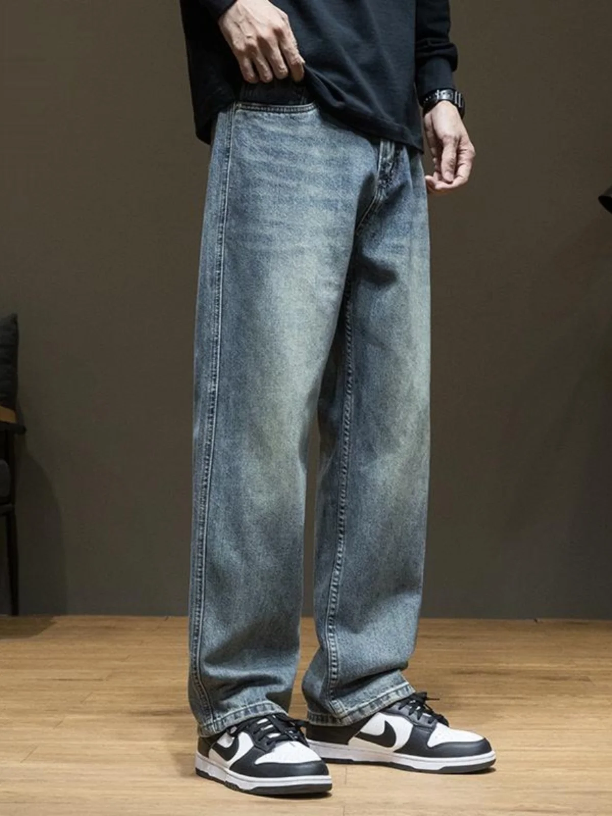 Retro American Waed Straight Leg Men's Jeans Casual Loose Wide Leg Long Trousers for Autumn Winter Spring Trendy
Retro American Waed Straight Leg Men's Jeans Casual Loose Wide Leg Long Trousers for Autumn Winter Spring Trendy