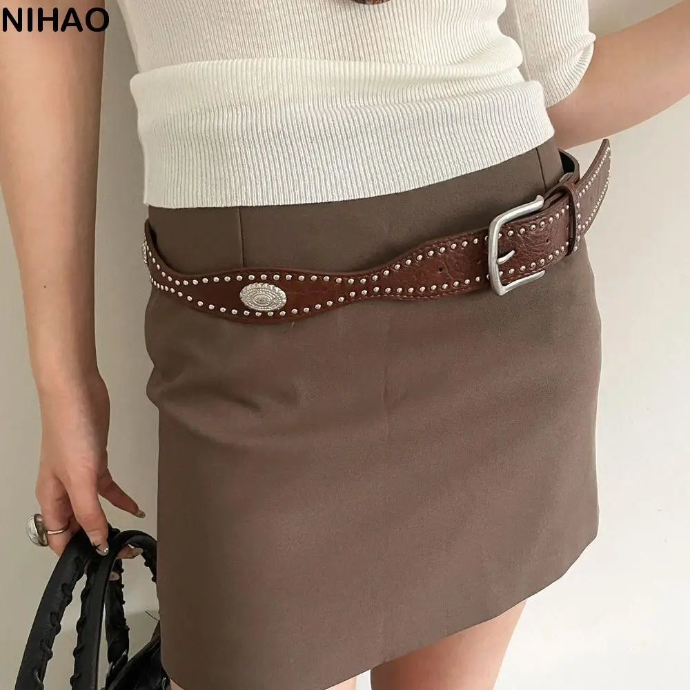Adjustable Maillard Women Rivet Belt Y2k Metal Buckle Wide Leather Waistband Jeans Girdle Vintage Punk Style Belt Men
Adjustable Maillard Women Rivet Belt Y2k Metal Buckle Wide Leather Waistband Jeans Girdle Vintage Punk Style Belt Men