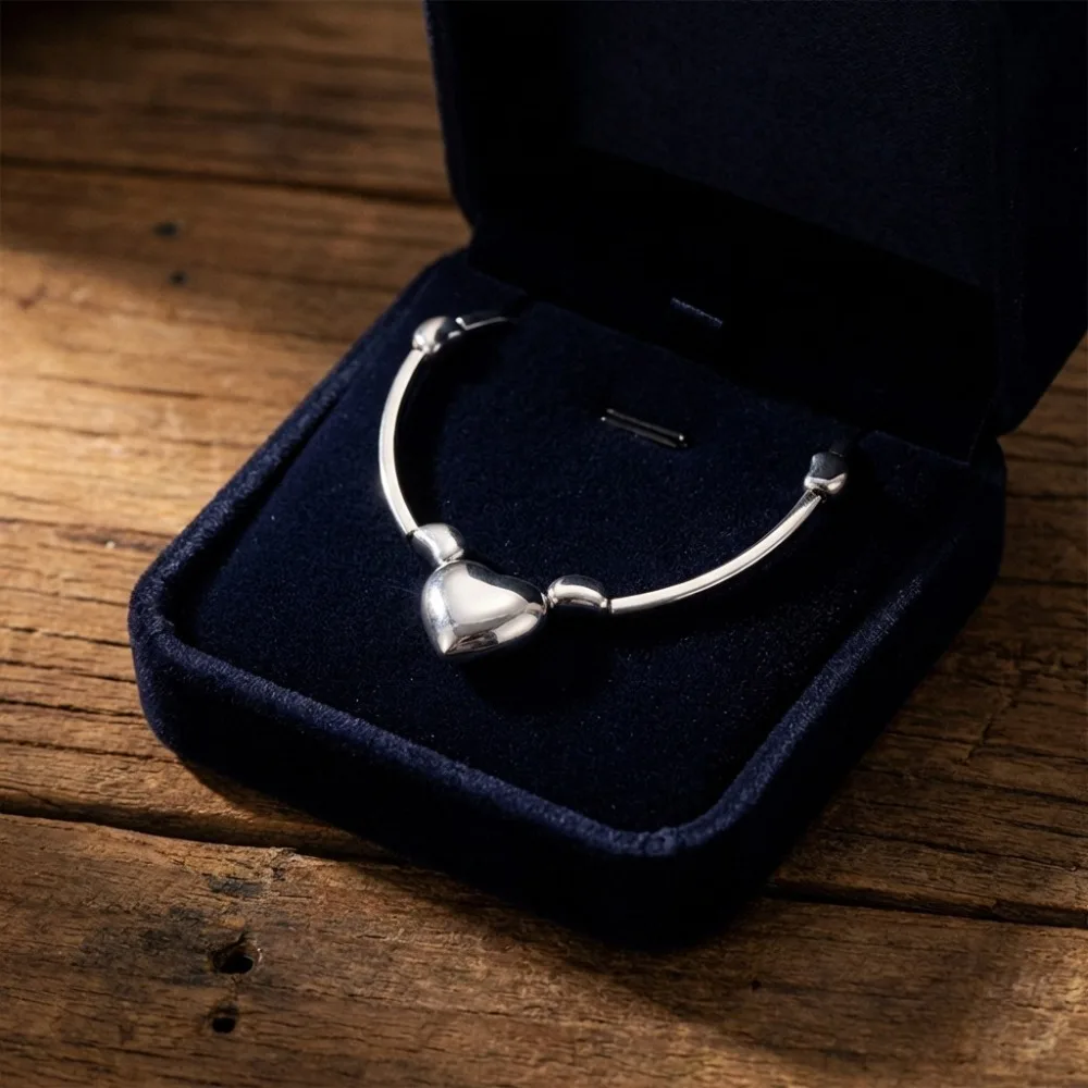 Minimal Smooth Heart Tube Necklace INS Fashion Niche Design Simple Clavicle Chain Versatile Daily Fashion Women Jewelry
Minimal Smooth Heart Tube Necklace INS Fashion Niche Design Simple Clavicle Chain Versatile Daily Fashion Women Jewelry