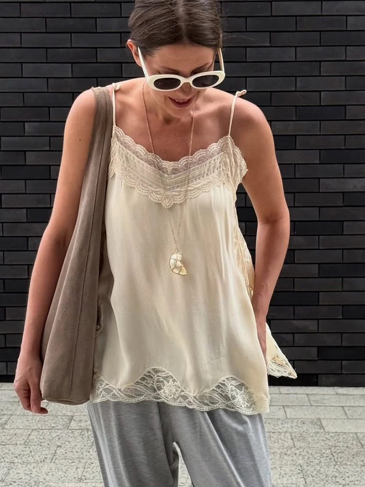 Сексуальный кружевной атласный лоскутный женский жилет с оборками, топ с v-образным вырезом, топы без рукавов и открытой спиной, лето 2021, женские отпускные майки 
Сексуальный кружевной атласный лоскутный женский жилет с оборками, топ с v-образным вырезом, топы без рукавов и открытой спиной, лето 2021, женские отпускные майки
