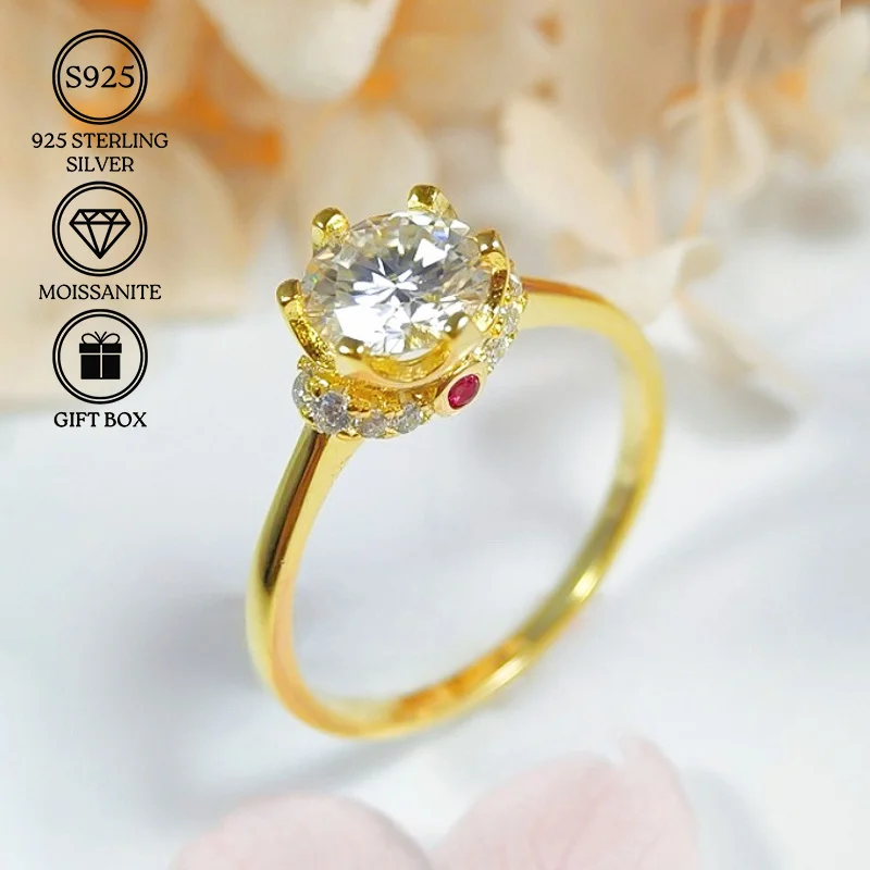 1pc 1.0 Carat Light Luxury Simple Versatile Design Ring Six-claw Moissanite Fashionable Temperament Style S925.
1pc 1.0 Carat Light Luxury Simple Versatile Design Ring Six-claw Moissanite Fashionable Temperament Style S925.