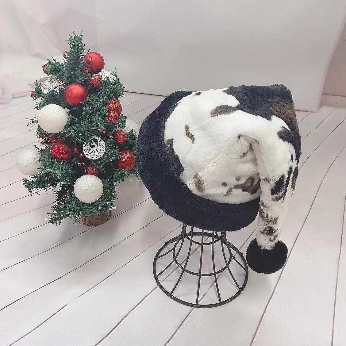 Plush Christmas Hat for Adults and Kids, Cow, Animal Decor, Santa Claus, Winter Caps, Decorations for Home, Xmas Gifts, New Year
Plush Christmas Hat for Adults and Kids, Cow, Animal Decor, Santa Claus, Winter Caps, Decorations for Home, Xmas Gifts, New Year