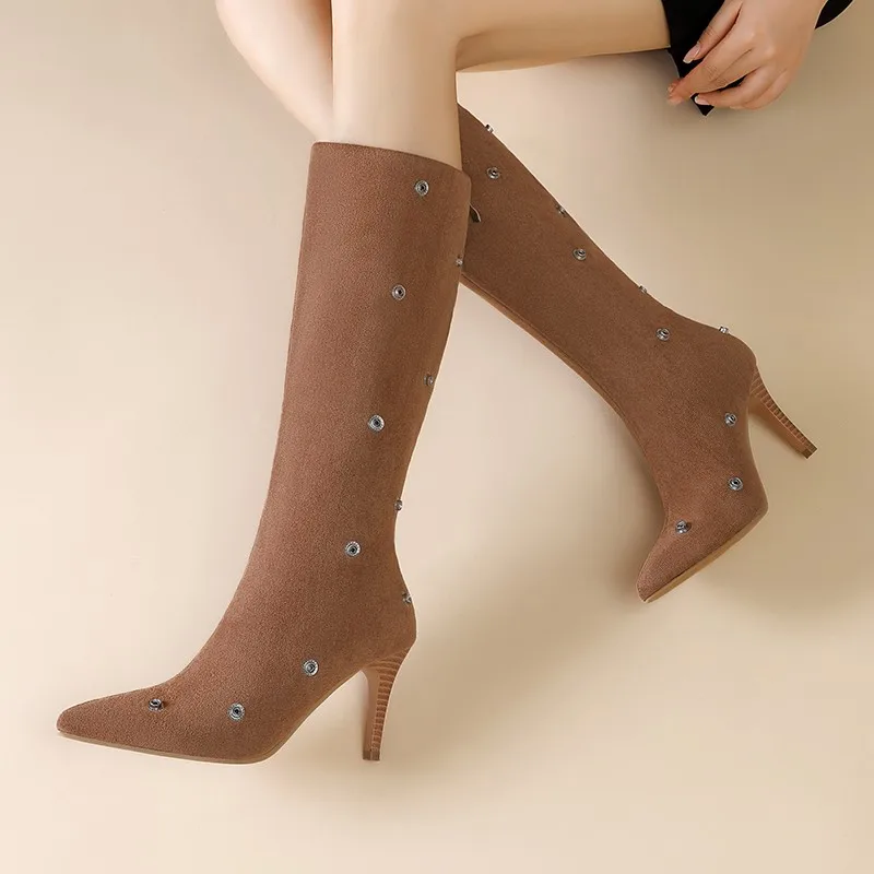 Женские сапоги до бедра на шпильке, высокие сапоги больших размеров с острым носком
Женские сапоги до бедра на шпильке, высокие сапоги больших размеров с острым носком
