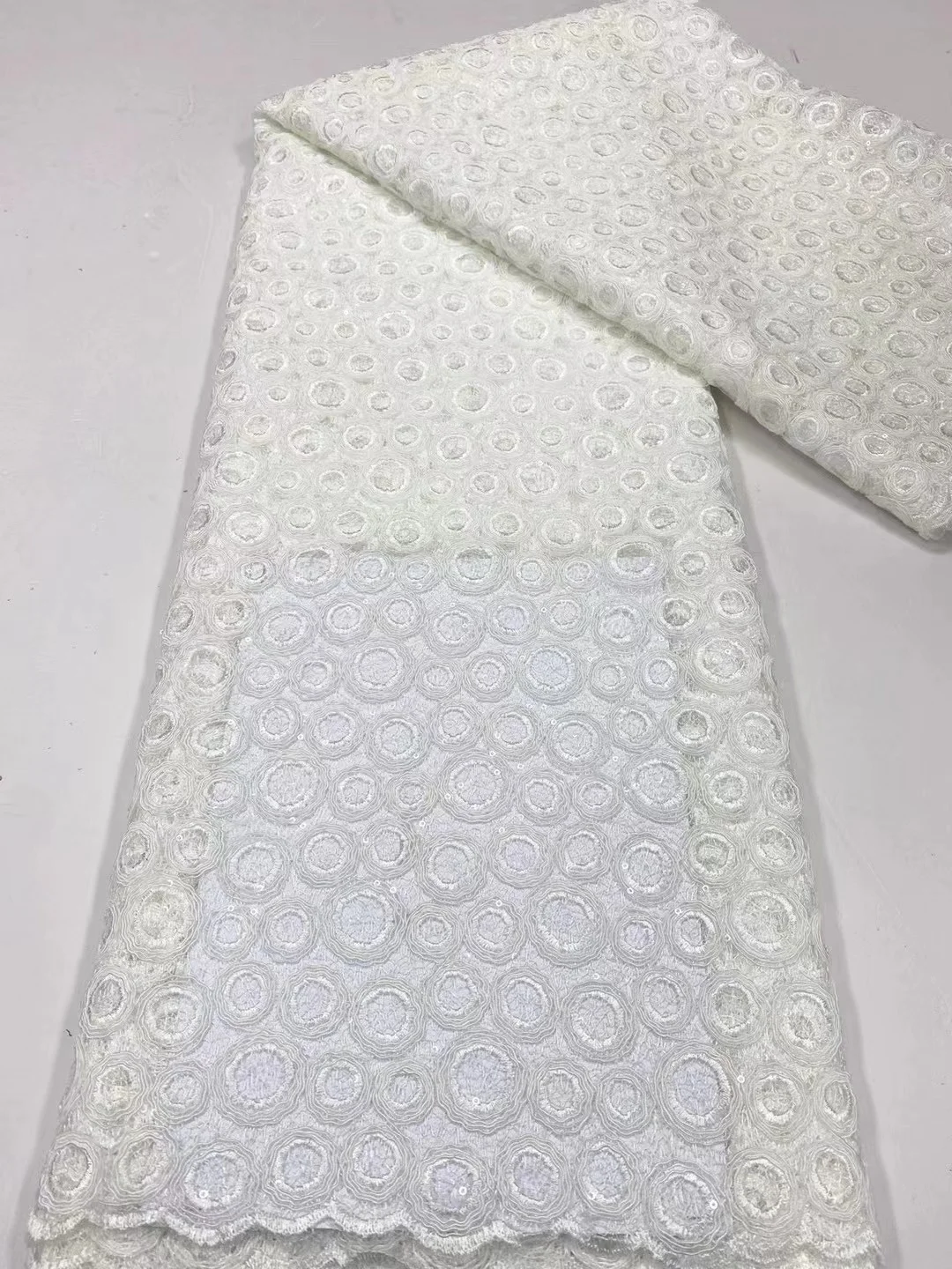 High Quality African Lace Fabric Sequins Lace Fabric With Sequins Embroidery Nigerian Tulle Mesh Lace Fabric For Wedding Sewing
High Quality African Lace Fabric Sequins Lace Fabric With Sequins Embroidery Nigerian Tulle Mesh Lace Fabric For Wedding Sewing