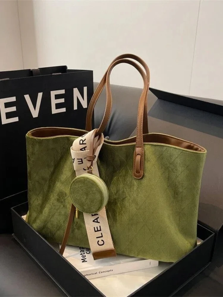 Винтажная большая сумка из искусственной кожи с подвесным круглым чехлом, ретро сумка на плечо для женщин, большой осенний кошелек для путешествий и работы
Винтажная большая сумка из искусственной кожи с подвесным круглым чехлом, ретро сумка на плечо для женщин, большой осенний кошелек для путешествий и работы