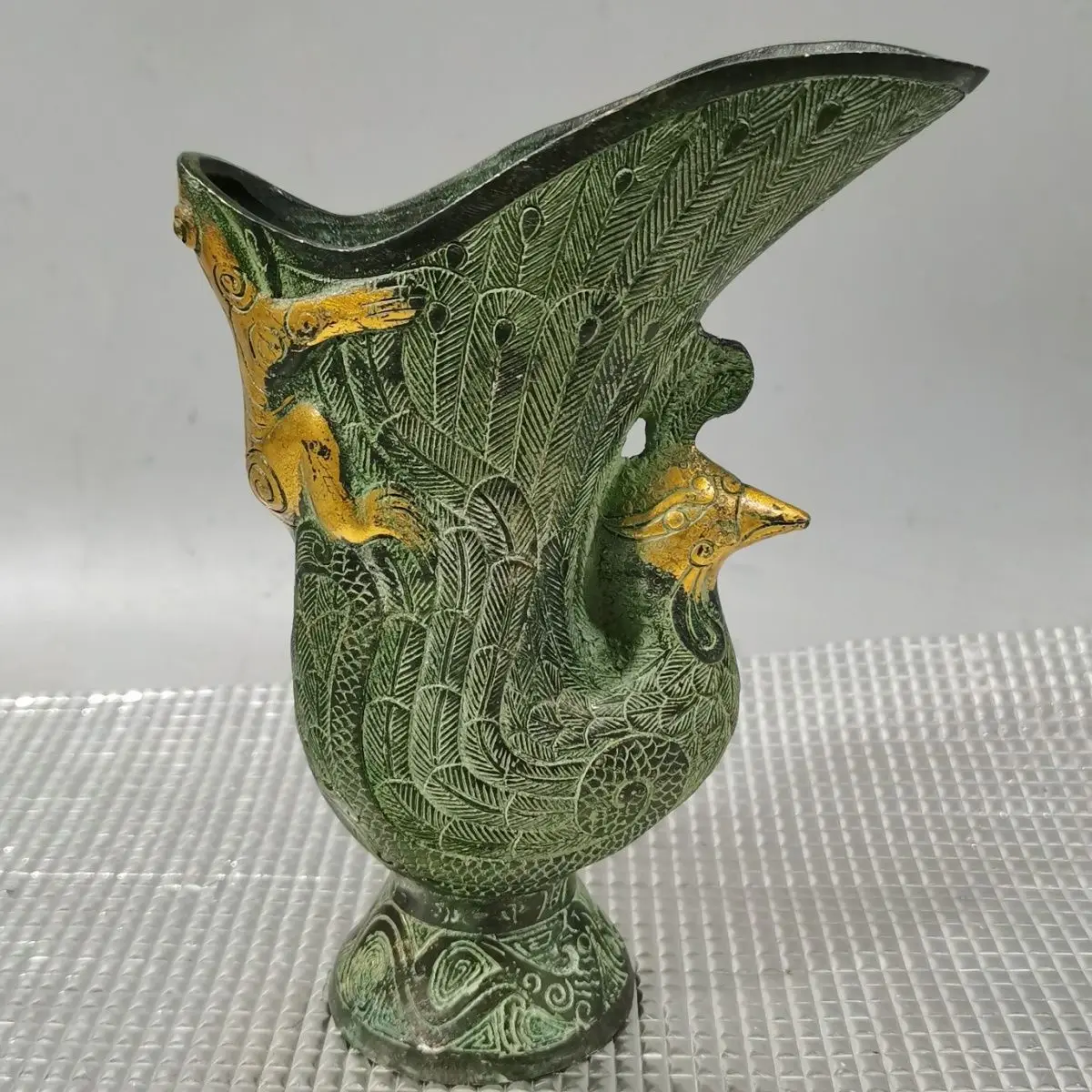 Song Dynasty Yaozhou kiln engraved gilt phoenix pattern phoenix ornament wine glass phoenix collection home jewelry ornament
Song Dynasty Yaozhou kiln engraved gilt phoenix pattern phoenix ornament wine glass phoenix collection home jewelry ornament