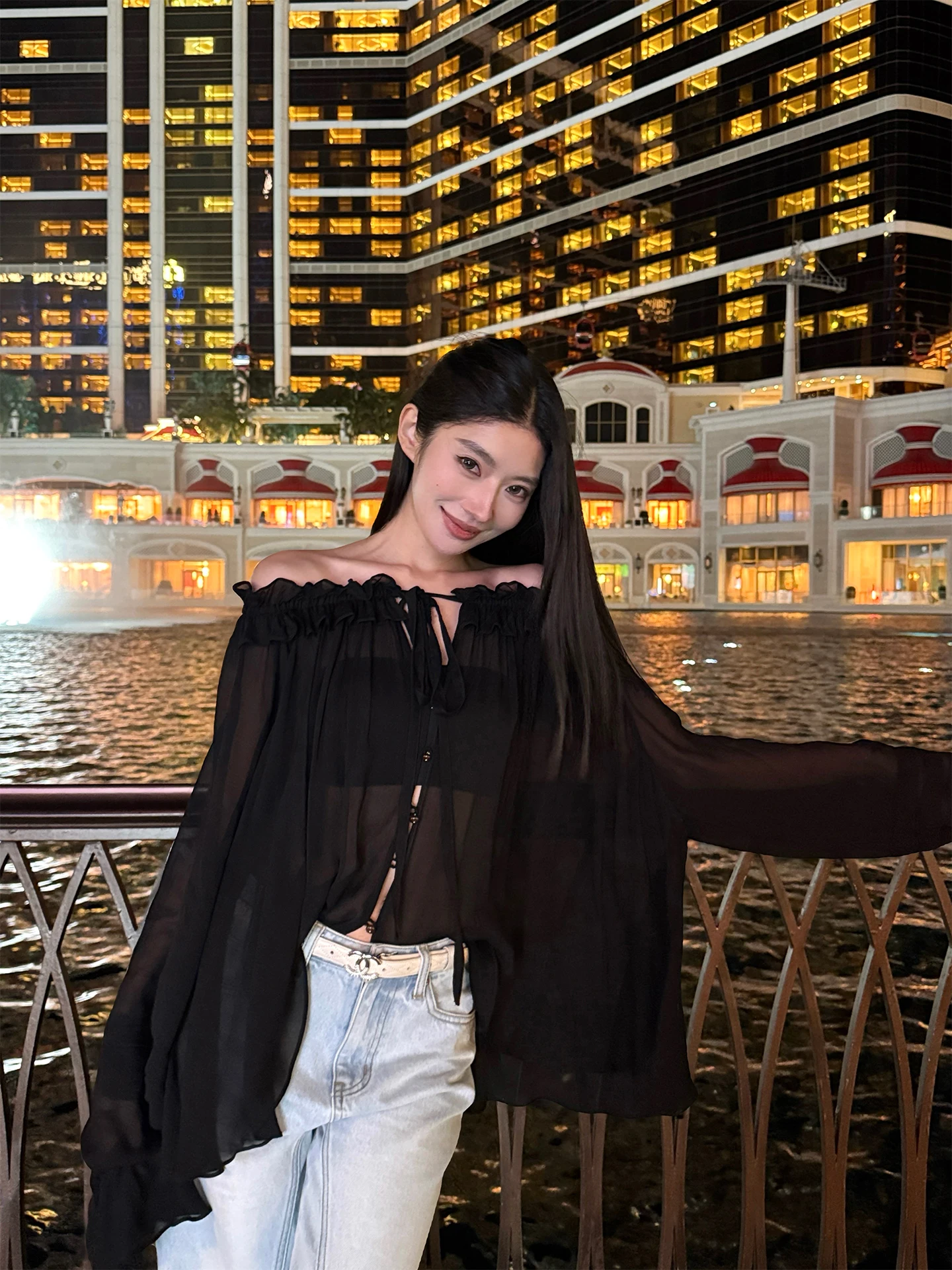 Женская прозрачная повседневная солнцезащитная рубашка Rosie Girly с рюшами, на одно плечо, свободного кроя, с длинным рукавом, из полиэфирного волокна, кружевной топ
Женская прозрачная повседневная солнцезащитная рубашка Rosie Girly с рюшами, на одно плечо, свободного кроя, с длинным рукавом, из полиэфирного волокна, кружевной топ