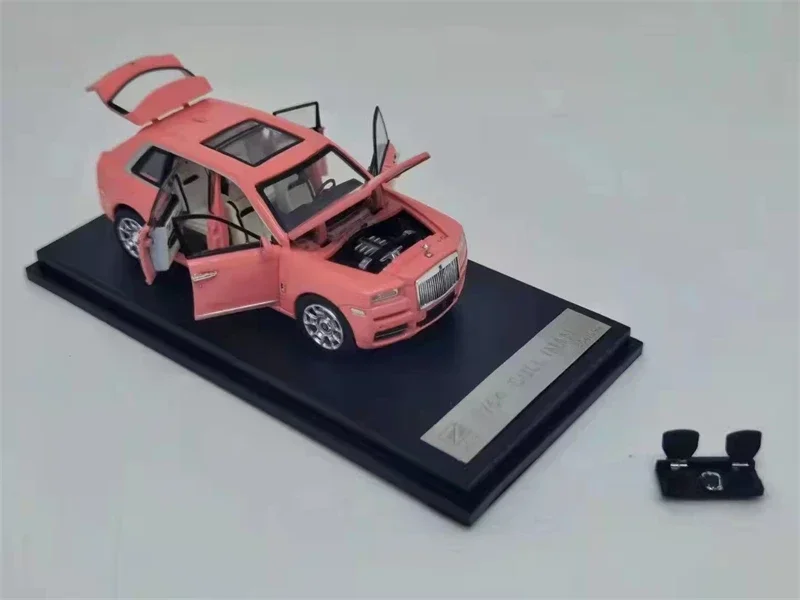 DCM 1:64 Cullinan SUV, полностью открытая литая модель автомобиля розового/розового цветаPig
DCM 1:64 Cullinan SUV, полностью открытая литая модель автомобиля розового/розового цветаPig