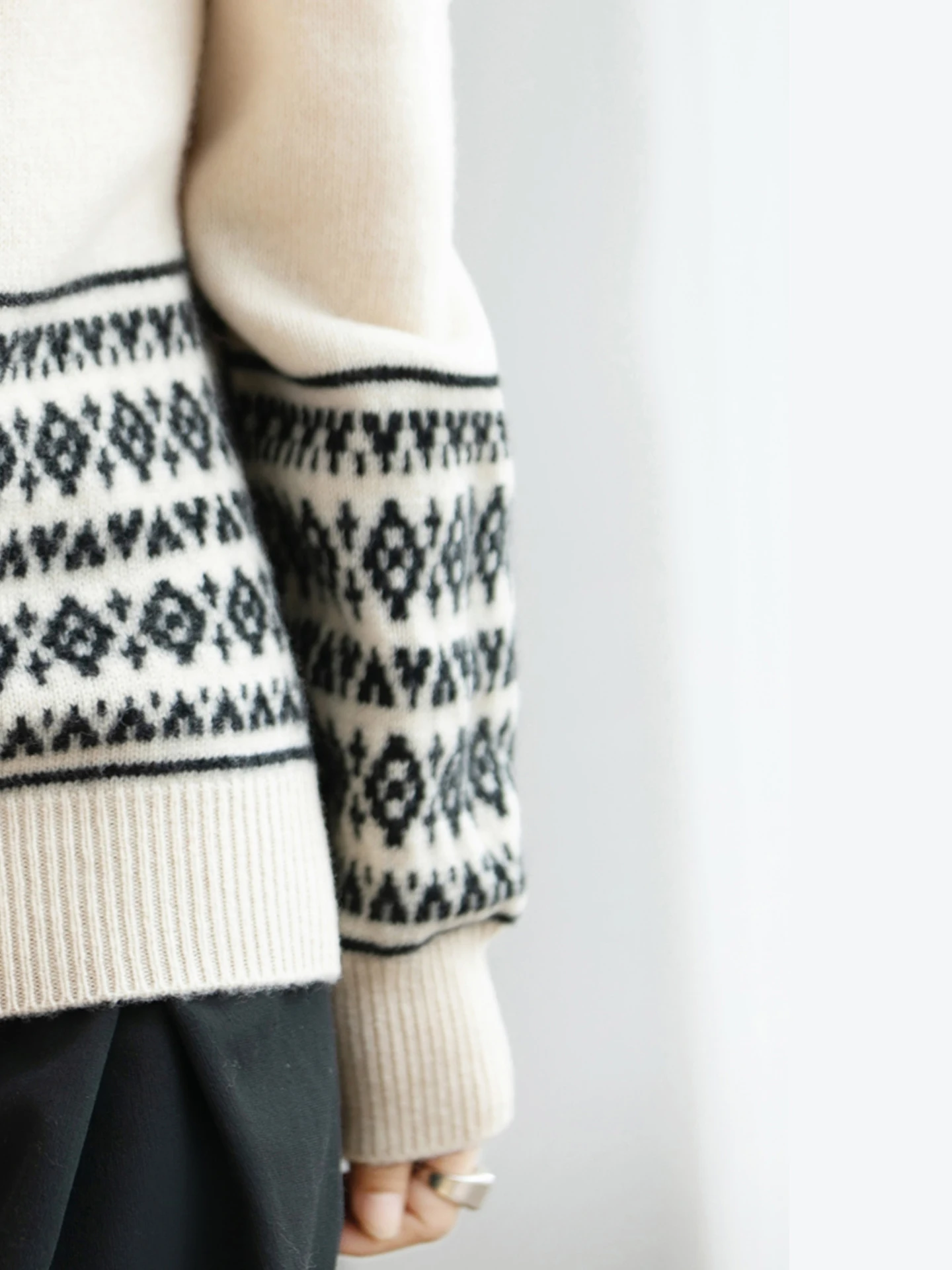 TLOML Women 100% Merino Wool Sweater Turn Down Collar Jacquard Double Zipper Cardigan Autumn Winter Cashmere Sweater Thick Coat
TLOML Women 100% Merino Wool Sweater Turn Down Collar Jacquard Double Zipper Cardigan Autumn Winter Cashmere Sweater Thick Coat