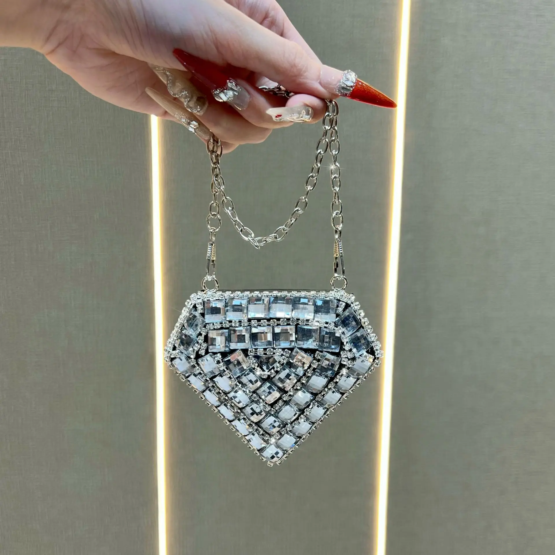 2025 women's flash diamond mouth red envelope mini bag chain small bag women's tide diamond small bag heart shape
2025 women's flash diamond mouth red envelope mini bag chain small bag women's tide diamond small bag heart shape