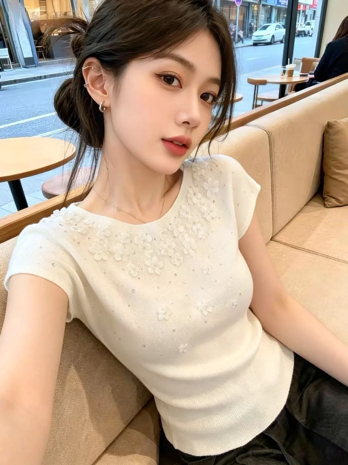 Sweet Style Beaded Flower Knit Top Women's Summer New Gentle Beautiful Sleeveless round Neck Fitted Korean Version Silk Blend
Sweet Style Beaded Flower Knit Top Women's Summer New Gentle Beautiful Sleeveless round Neck Fitted Korean Version Silk Blend
