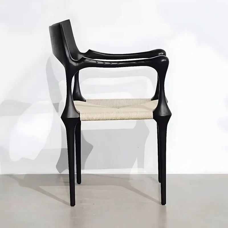 Retro black solid wood chair light luxury senior designer armrest backrest home casual dining dining chair small apartment 
Retro black solid wood chair light luxury senior designer armrest backrest home casual dining dining chair small apartment