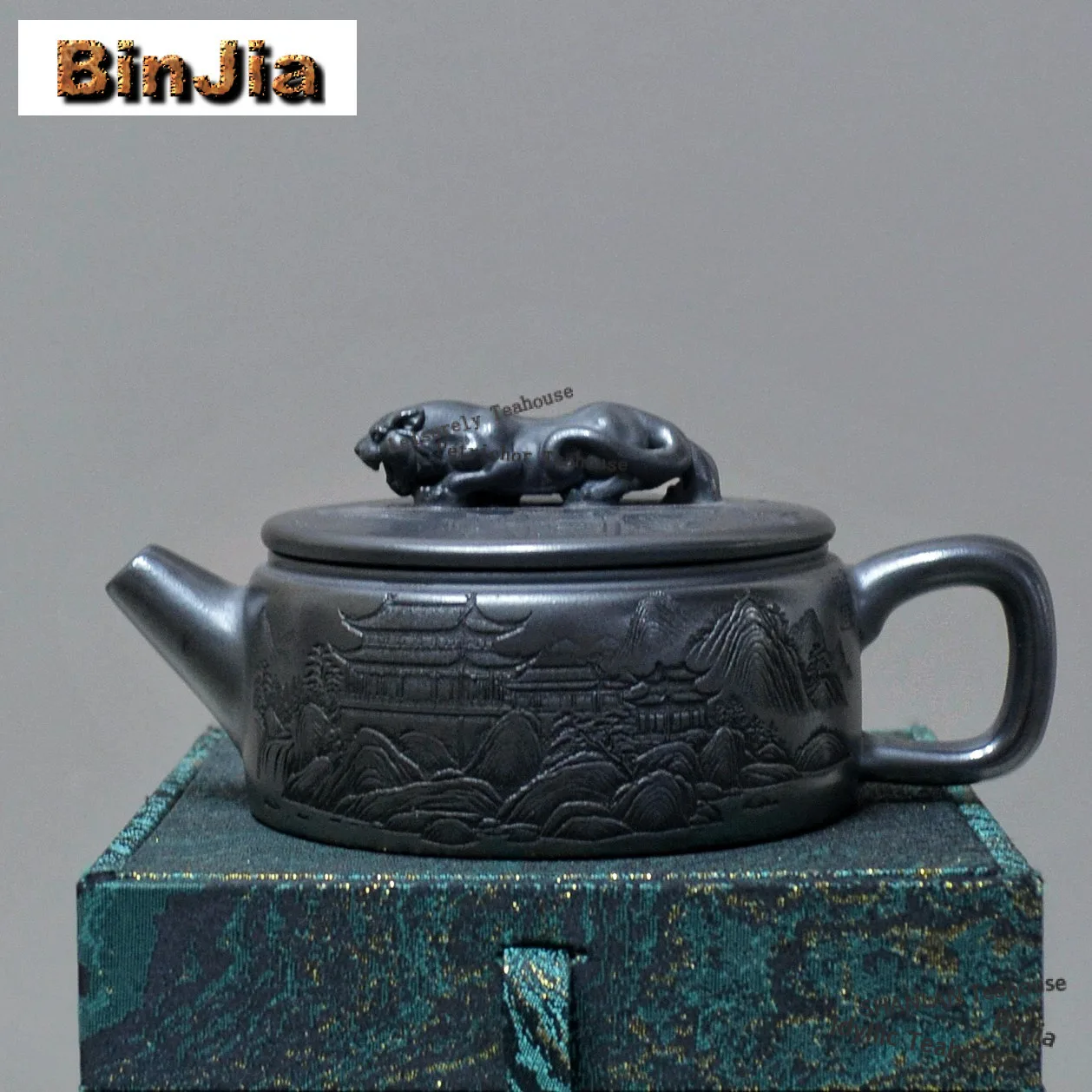 250 мл подлинные фиолетовые глиняные чайники Исин ручной работы с прирезным тигром Ханва горшок необработанная руда железный камень желтая грязь чайник Zisha чайный сервиз
250 мл подлинные фиолетовые глиняные чайники Исин ручной работы с прирезным тигром Ханва горшок необработанная руда железный камень желтая грязь чайник Zisha чайный сервиз