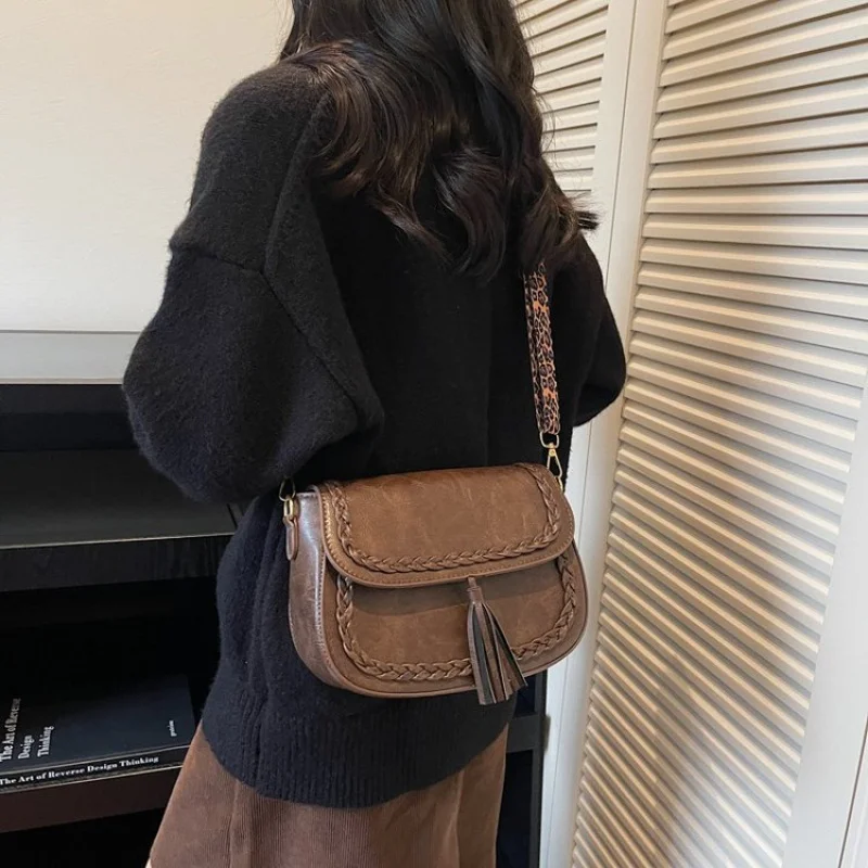 Ladies Messenger Bag Crafted From Glen-Printed Leather Boasting Casual Liechtenstein High-End Lasting Spacious Look
Ladies Messenger Bag Crafted From Glen-Printed Leather Boasting Casual Liechtenstein High-End Lasting Spacious Look