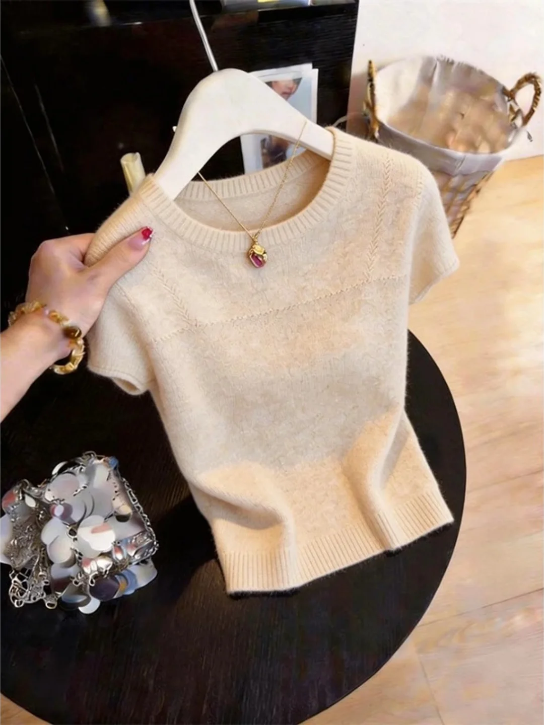 Retro round Neck Short Sleeve T-Shirt Women's Loose Fit Summer Style Korean Fashion Breathable Comfortable Knitted Top
Retro round Neck Short Sleeve T-Shirt Women's Loose Fit Summer Style Korean Fashion Breathable Comfortable Knitted Top