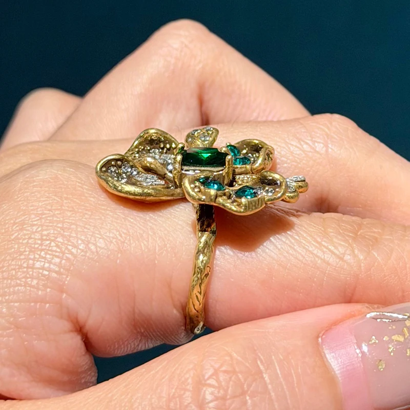 Vintage Green Emerald Butterfly Rings For Woman Luxury Jewelry Girls Fashion Party Brand High Quality Gift Trending 2026 Wedding
Vintage Green Emerald Butterfly Rings For Woman Luxury Jewelry Girls Fashion Party Brand High Quality Gift Trending 2026 Wedding