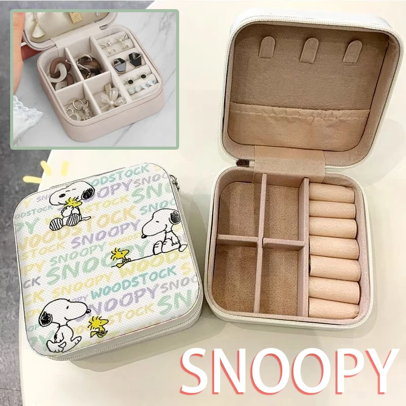 Шкатулка для драгоценностей Snoopy, портативная мини-шкатулка для хранения ювелирных изделий, органайзер для путешествий, серьги из искусственной кожи, ожерелье, чехол, браслет, кольцо, дисплей
Шкатулка для драгоценностей Snoopy, портативная мини-шкатулка для хранения ювелирных изделий, органайзер для путешествий, серьги из искусственной кожи, ожерелье, чехол, браслет, кольцо, дисплей