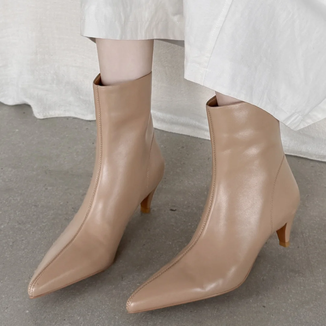 Women's cow leather pointed toe back zip autumn ankle boots elegant ladies 5.5cm thin high heel daily slim dress short booties
Women's cow leather pointed toe back zip autumn ankle boots elegant ladies 5.5cm thin high heel daily slim dress short booties