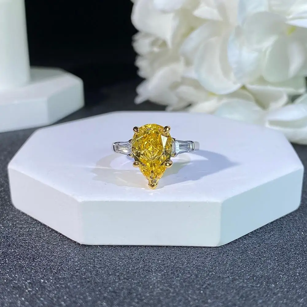 S925 Sterling Silver 7 Carat High Carbon Diamond Ring Yellow Diamond Ice Flower Cut Pear Shape Ladies High-end Jewelry Gift
S925 Sterling Silver 7 Carat High Carbon Diamond Ring Yellow Diamond Ice Flower Cut Pear Shape Ladies High-end Jewelry Gift