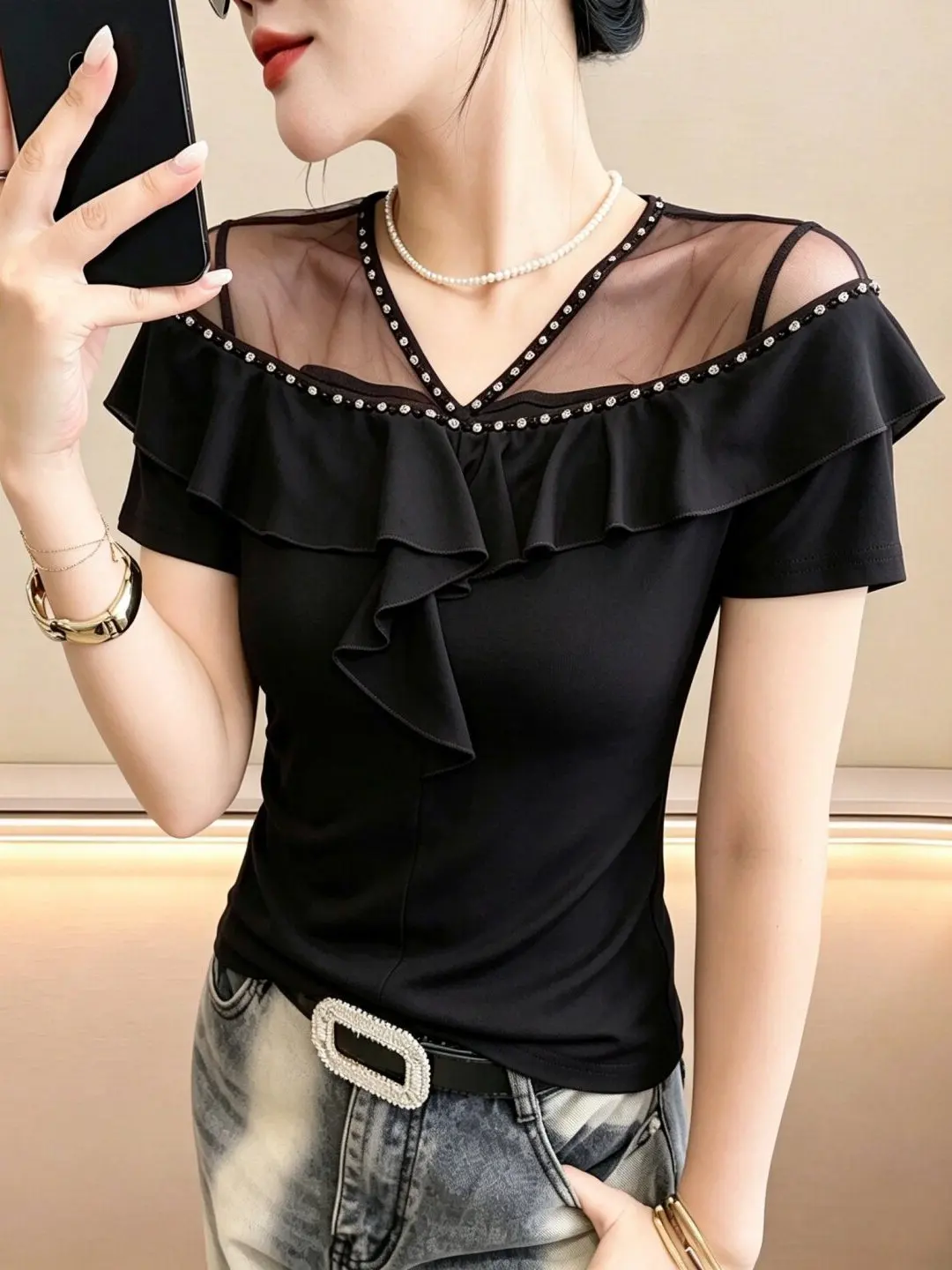Sexy V-Neck Rhinestone Mesh Splice Short Sleeve T-Shirt Women Summer European Design Lace Trim Top Elegant Small Shirt
Sexy V-Neck Rhinestone Mesh Splice Short Sleeve T-Shirt Women Summer European Design Lace Trim Top Elegant Small Shirt
