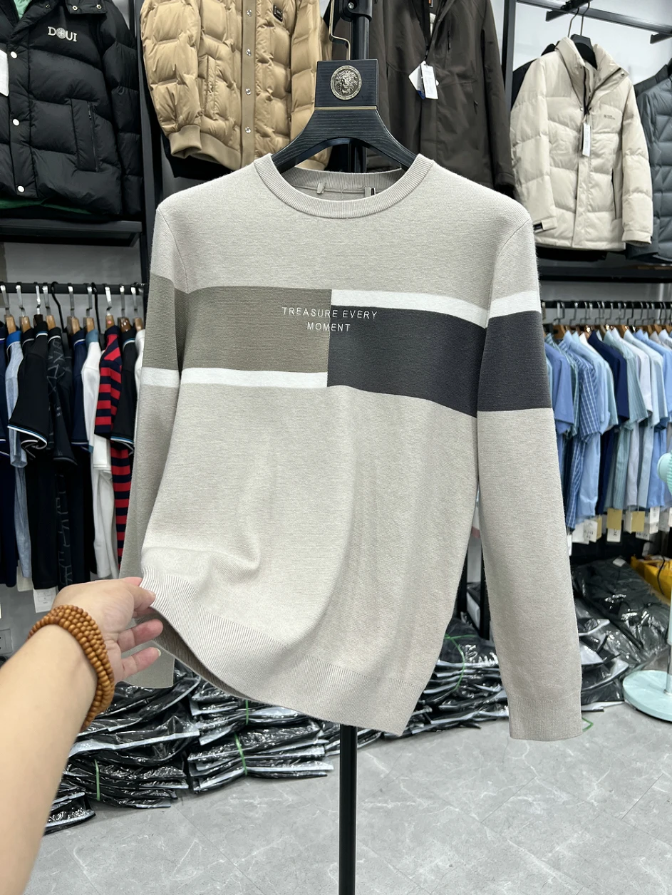 Мужской вязаный свитер с круглым вырезом, повседневный, модный, весенне-осенний, простой, для ношения под одеждой, с контрастным воротником, с длинными рукавами
Мужской вязаный свитер с круглым вырезом, повседневный, модный, весенне-осенний, простой, для ношения под одеждой, с контрастным воротником, с длинными рукавами