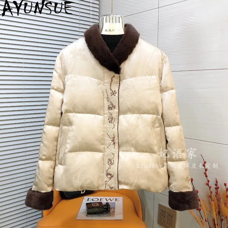 AYUNSUE Goose Down Jacket Woman Mink Fur Collar Fashion Jacquard Outerwears Warm Women Winter Coats Retro Woman Clothes Jaqueta
AYUNSUE Goose Down Jacket Woman Mink Fur Collar Fashion Jacquard Outerwears Warm Women Winter Coats Retro Woman Clothes Jaqueta