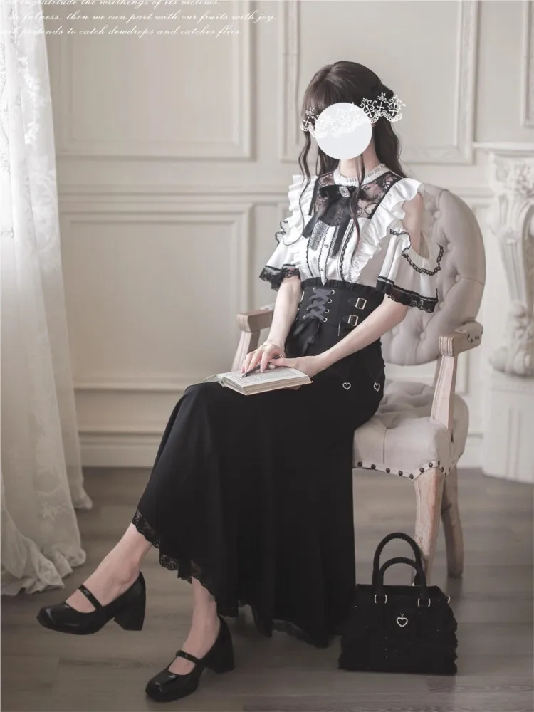 Black and white lace off-the-shoulder high-waisted fishtail two-piece set Japanese-Asian culture dress
Black and white lace off-the-shoulder high-waisted fishtail two-piece set Japanese-Asian culture dress