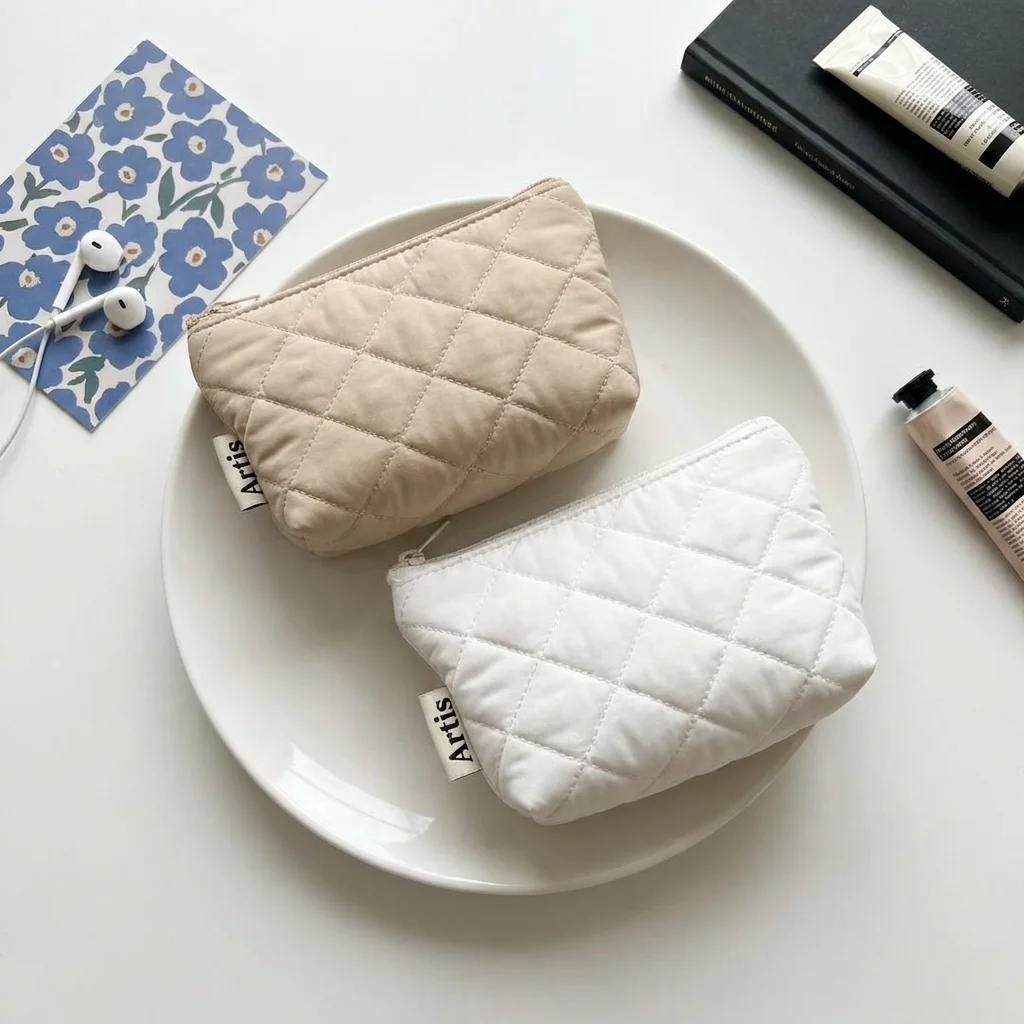 Lipstick Jewelry Organizer Quilted Travel Storage Organizer Multi-Compartment Small Pouch Solid Color Compact Coin Purse
Lipstick Jewelry Organizer Quilted Travel Storage Organizer Multi-Compartment Small Pouch Solid Color Compact Coin Purse