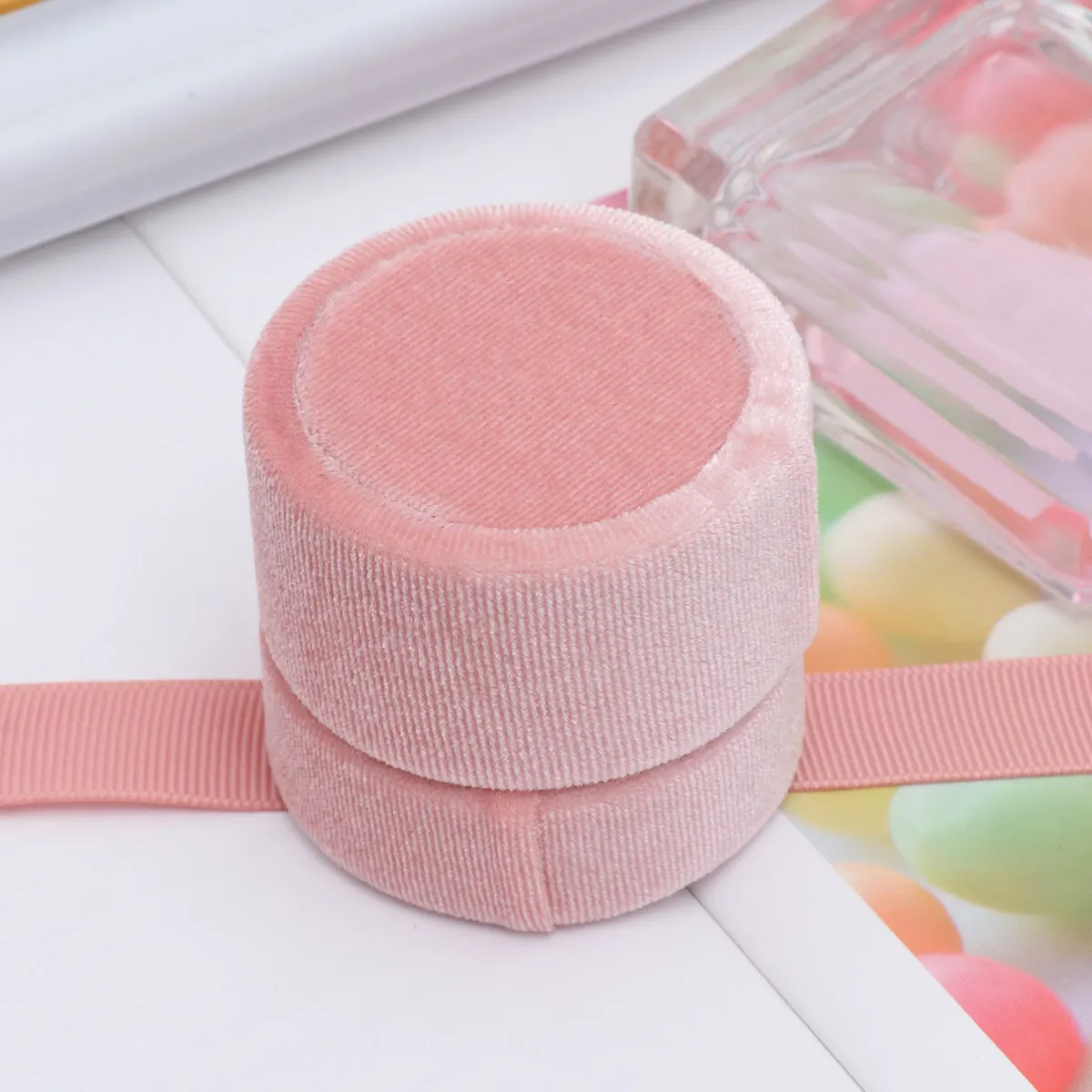 Премиальная круглая коробочка для колец, легкий и компактный органайзер для хранения ювелирных украшений, романтический подарок на День святого Валентина или день рождения
Премиальная круглая коробочка для колец, легкий и компактный органайзер для хранения ювелирных украшений, романтический подарок на День святого Валентина или день рождения