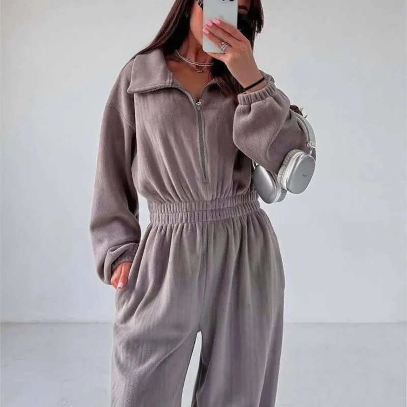 Повседневный комбинезон с длинными рукавами и половиной молнии на эластичной талии. Удобный цельный комплект для отдыха с непринужденной посадкой. Новинка 2023 года для женщин.
Повседневный комбинезон с длинными рукавами и половиной молнии на эластичной талии. Удобный цельный комплект для отдыха с непринужденной посадкой. Новинка 2023 года для женщин.