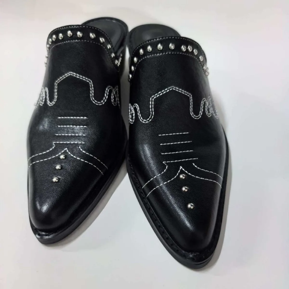 Men's Shoes Summer Fashion Slippers Black Embroidered Casual Shoes for Couples British Style Spring Baotou Slippers Fashion Shoe
Men's Shoes Summer Fashion Slippers Black Embroidered Casual Shoes for Couples British Style Spring Baotou Slippers Fashion Shoe