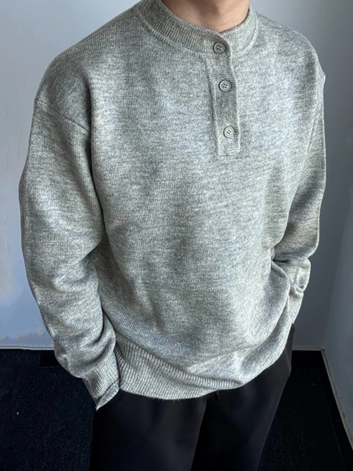 Light Grey Henry Collar Knitwear Men's Autumn Winter Loose Fit Comfortable Soft Long Sleeve Inner Wear Casual Style Outerwear
Light Grey Henry Collar Knitwear Men's Autumn Winter Loose Fit Comfortable Soft Long Sleeve Inner Wear Casual Style Outerwear