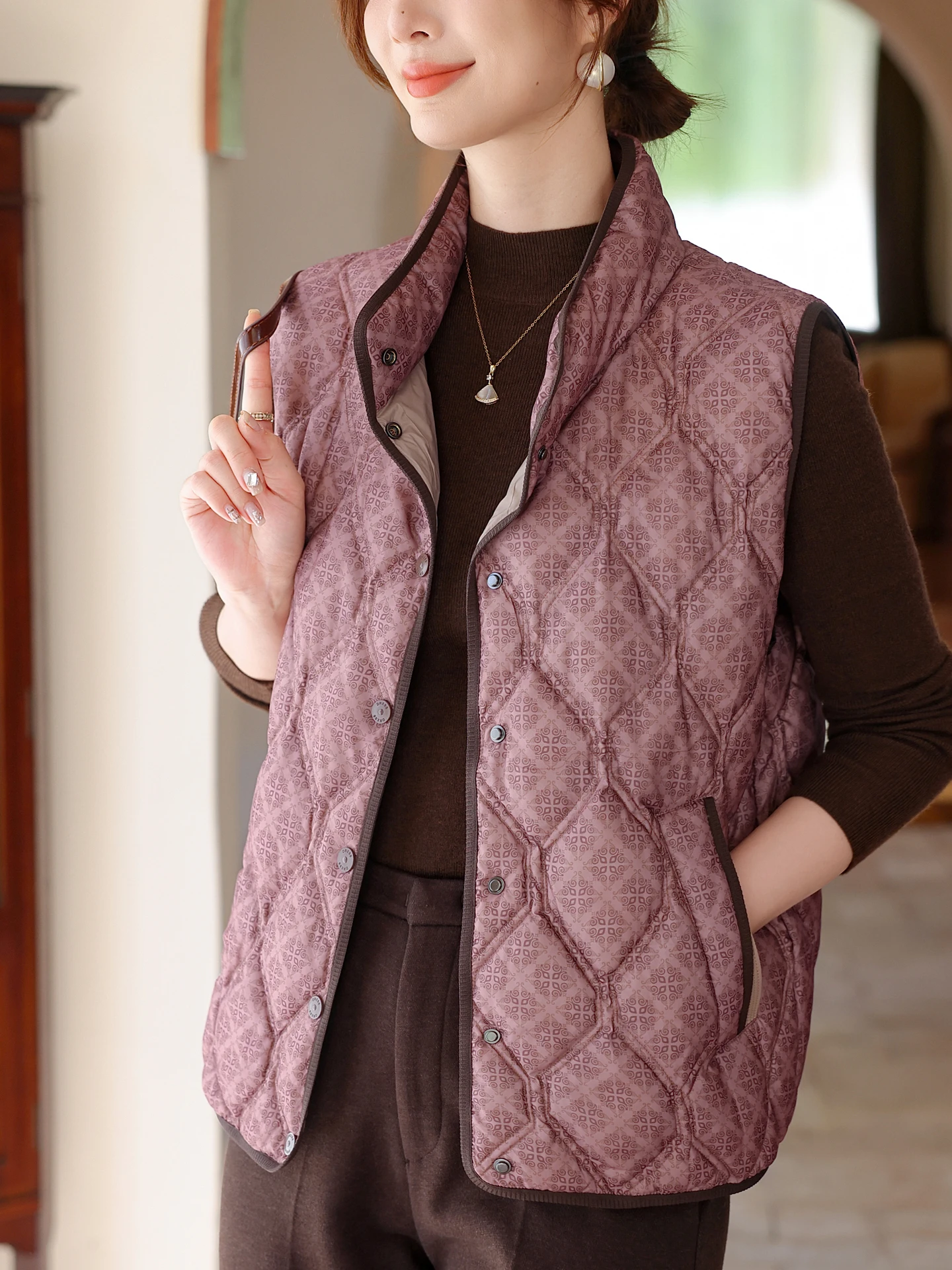 Женский жилет Jaet Faion, верхняя одежда в стиле ретро, маленький размер для мамы, 2026, Новое поступление, легкий вес, приятный для путешествий
Женский жилет Jaet Faion, верхняя одежда в стиле ретро, маленький размер для мамы, 2026, Новое поступление, легкий вес, приятный для путешествий