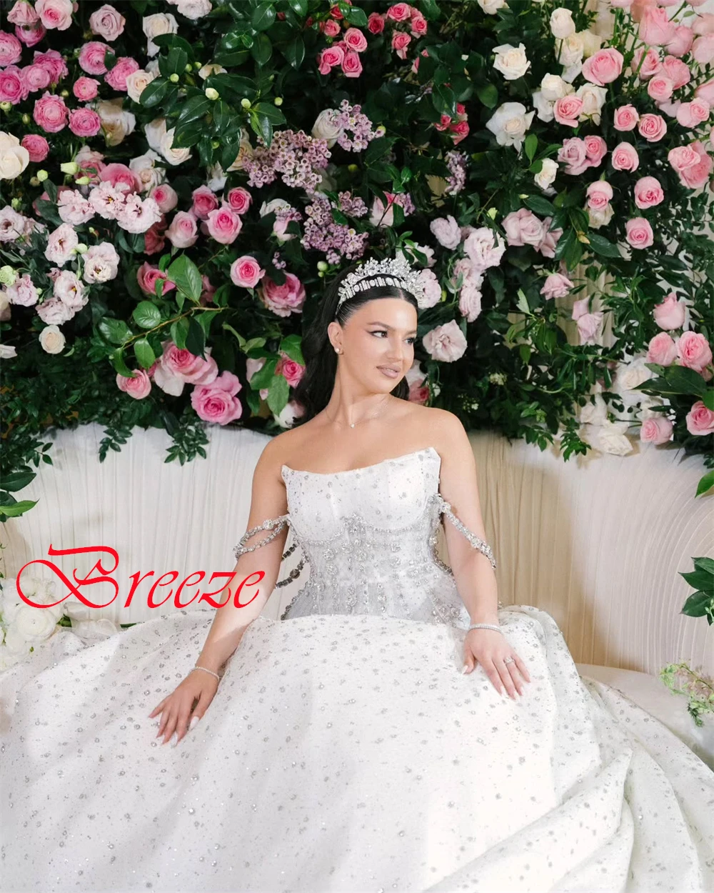 Customized Elegant White Satin Wedding Dresses Simple Strapless Off the Shoulder Bridal Gowns Chapel Train Backless Dress
Customized Elegant White Satin Wedding Dresses Simple Strapless Off the Shoulder Bridal Gowns Chapel Train Backless Dress