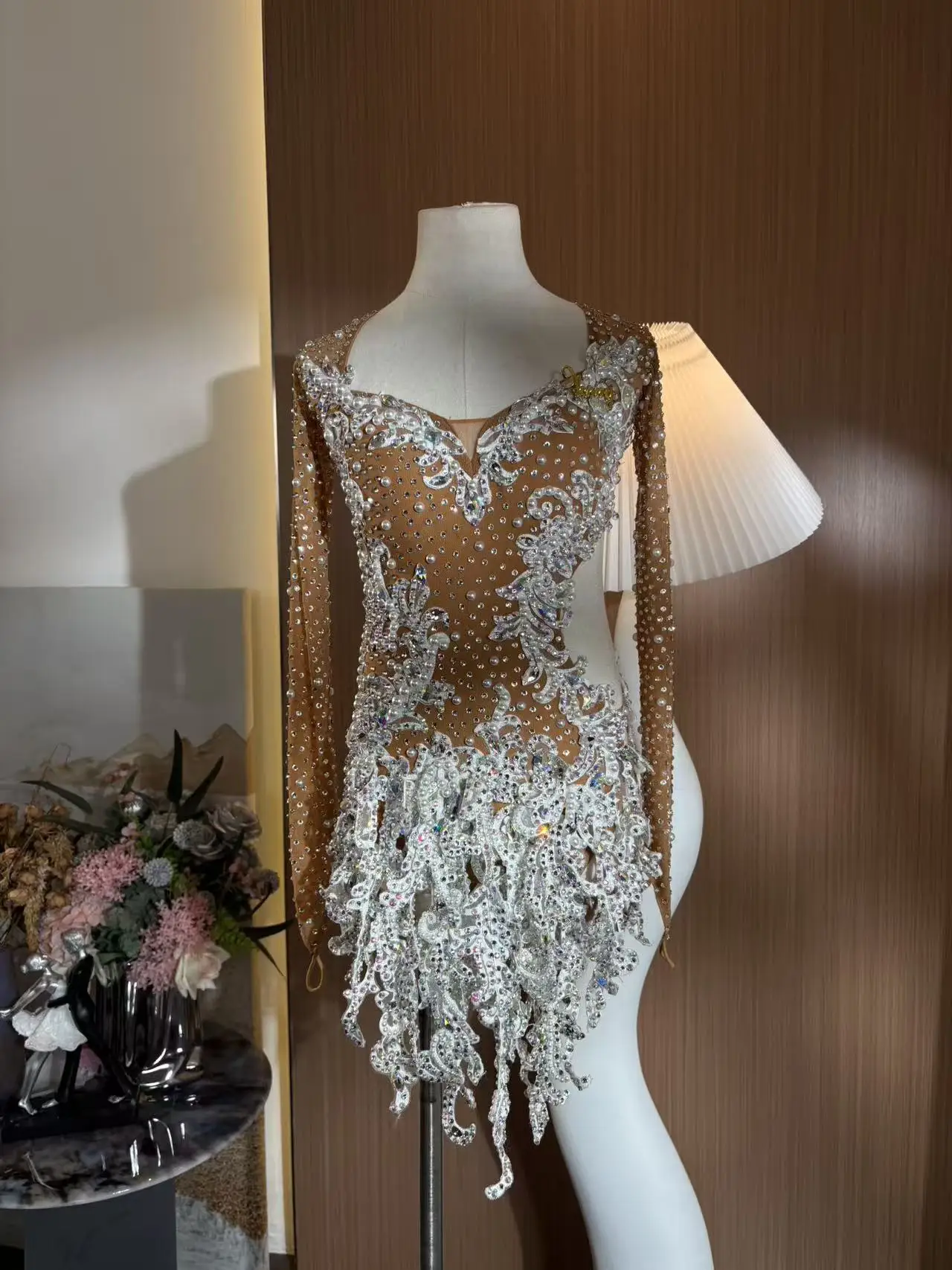 Vennystyle Latin dance women's competition dress Long sleeve high neck skirt national standard dance dress
Vennystyle Latin dance women's competition dress Long sleeve high neck skirt national standard dance dress