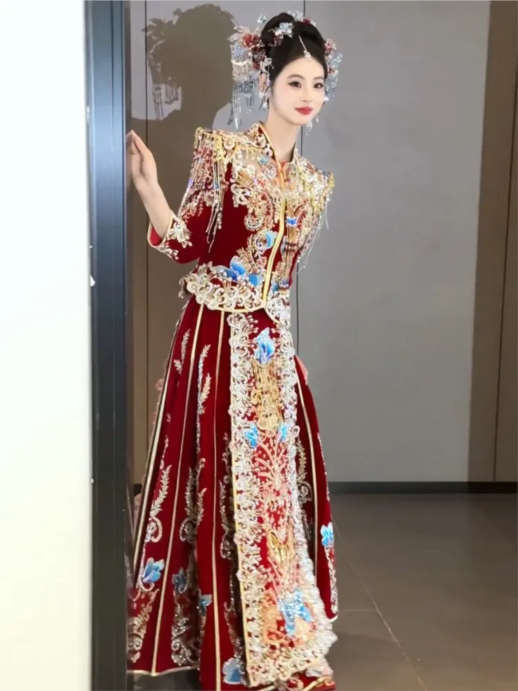 Новое бархатное платье для невесты в китайском стиле, свадебный тост, тяжелая промышленность. 
Новое бархатное платье для невесты в китайском стиле, свадебный тост, тяжелая промышленность.