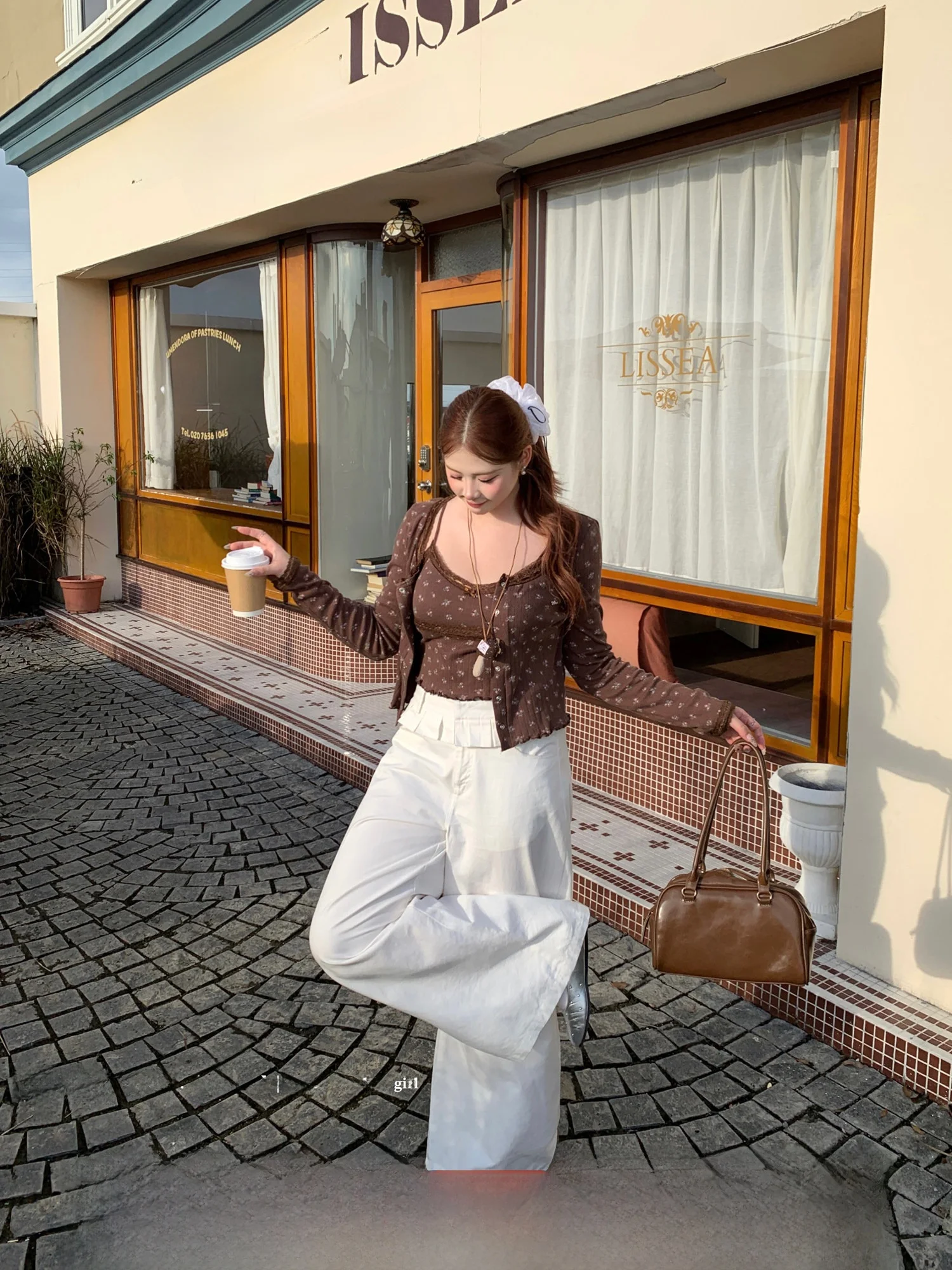 Джинсы SOUL с высокой талией, расклешенные, в американском стиле, из денима, женские, больших размеров, с декоративными элементами, длинные брюки, утягивающие, с широкими штанинами
Джинсы SOUL с высокой талией, расклешенные, в американском стиле, из денима, женские, больших размеров, с декоративными элементами, длинные брюки, утягивающие, с широкими штанинами