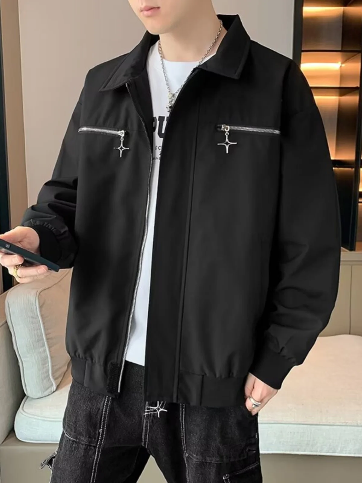 Loose Casual Men's Jaet 2024 Autumn Zipper Design Flip-Collar Polyester Nylon Cosite Fiber Windproof Long Sve Outerwear
Loose Casual Men's Jaet 2024 Autumn Zipper Design Flip-Collar Polyester Nylon Cosite Fiber Windproof Long Sve Outerwear