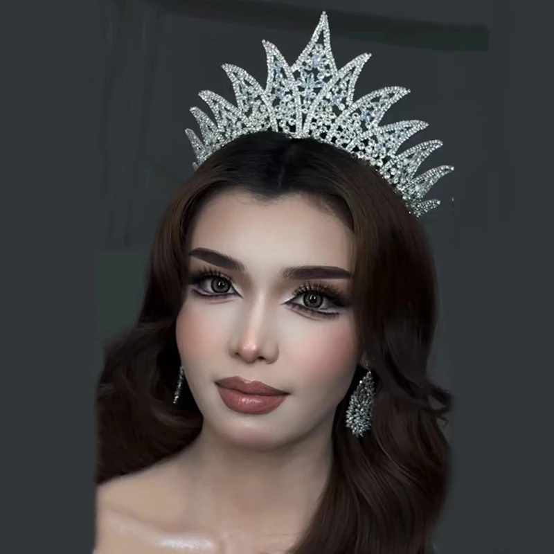 Роскошная элегантная циркониевая свадебная корона для волос, диадемы, аксессуары для волос, женский свадебный головной убор, повязка на голову в стиле барокко, украшения принцессы
Роскошная элегантная циркониевая свадебная корона для волос, диадемы, аксессуары для волос, женский свадебный головной убор, повязка на голову в стиле барокко, украшения принцессы
