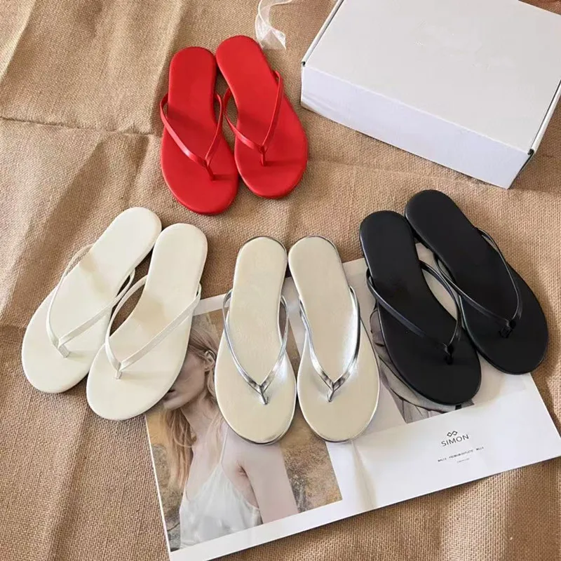 2026 new Spring/summer/women slippers candy-colored beach sandals outdoor wild fashion ladies flip flops
2026 new Spring/summer/women slippers candy-colored beach sandals outdoor wild fashion ladies flip flops