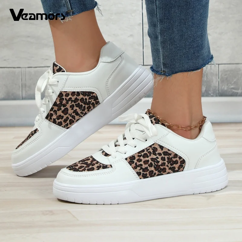 Couple's Fashion Lace-up Board Shoes Breathable Women's Daily Walking Shoes Men Light PU Leather Casual Sports Shoes Running
Couple's Fashion Lace-up Board Shoes Breathable Women's Daily Walking Shoes Men Light PU Leather Casual Sports Shoes Running